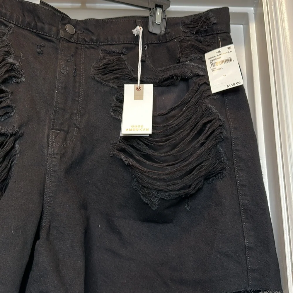 NWT! Good American distressed‎ black jean shorts Sz 15W.